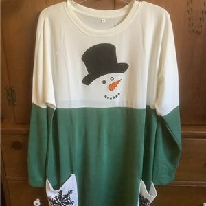 Green & off white tunic sweater for leggings, etc.  33" long.  NWOT-never worn.